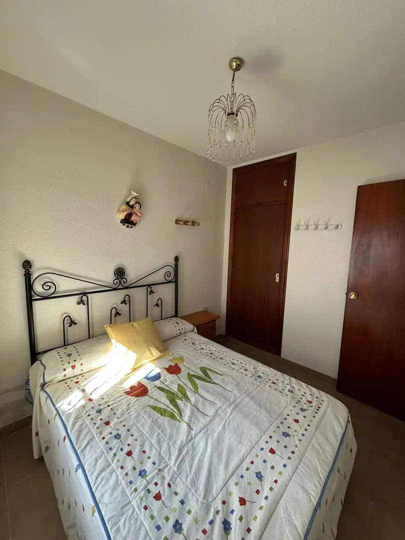 Dormitori de Casa o xalet en venda en Almonte amb Calefacció, Moblat i Piscina comunitària