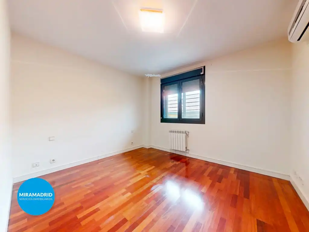 Habitación de Casa adosada en venta en Paracuellos de Jarama con Aire acondicionado