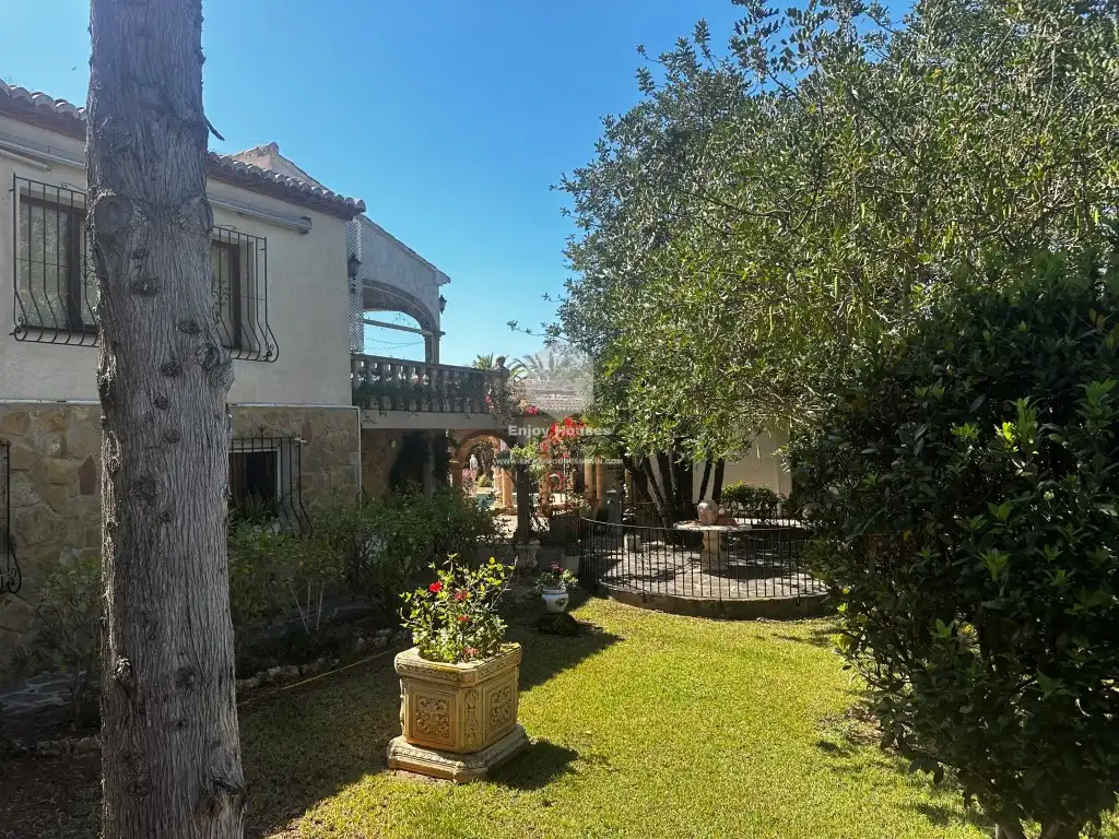 Houses for sale in Montgó - Ermita