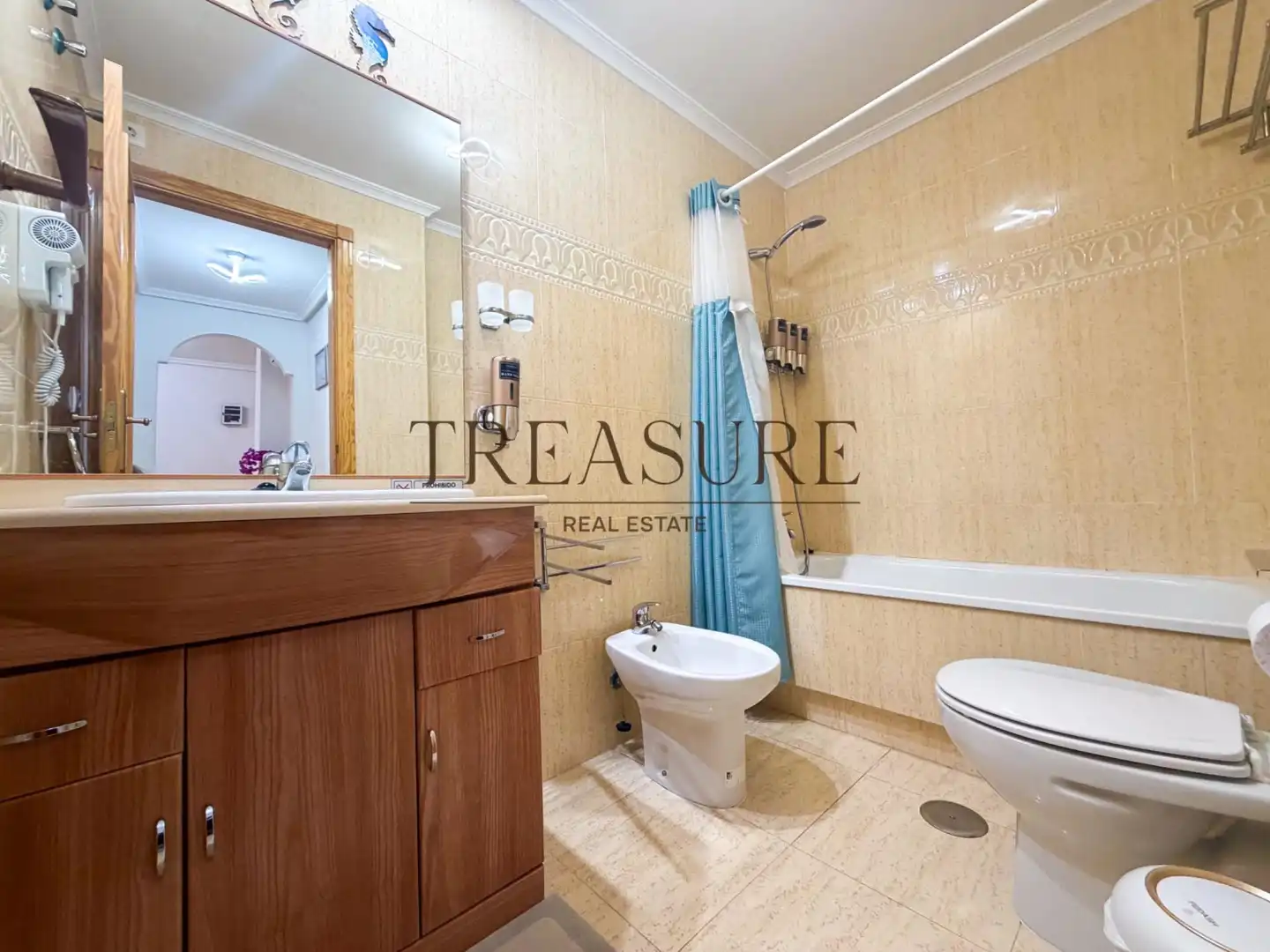 Bany de Apartament en venda en La Manga del Mar Menor amb Aire condicionat, Terrassa i Moblat