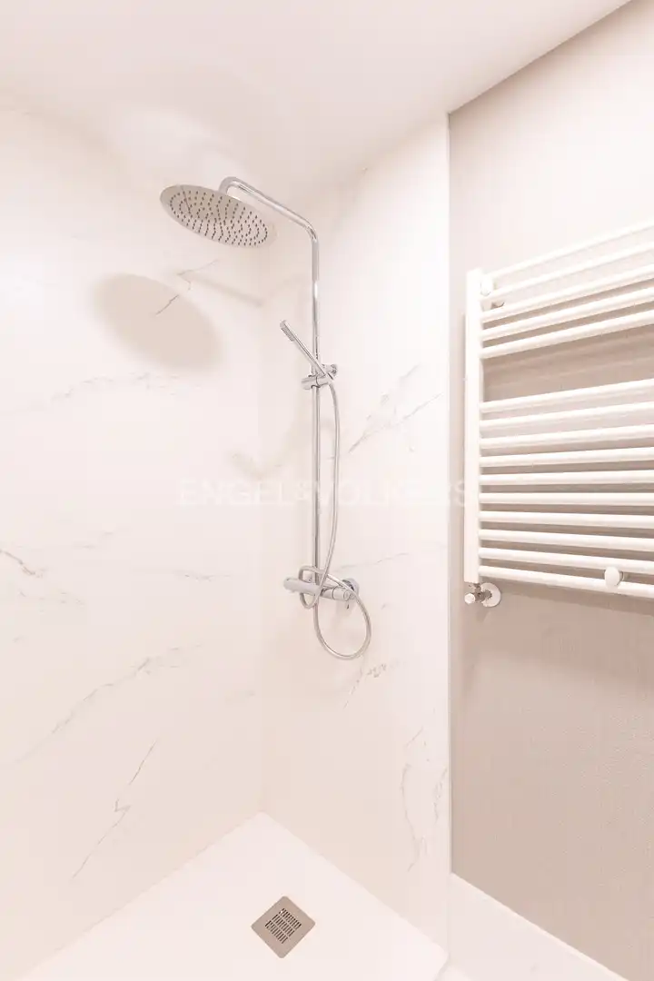 Bathroom of Flat for rent in Madrid  with Air Conditioner, Heating and Storage room