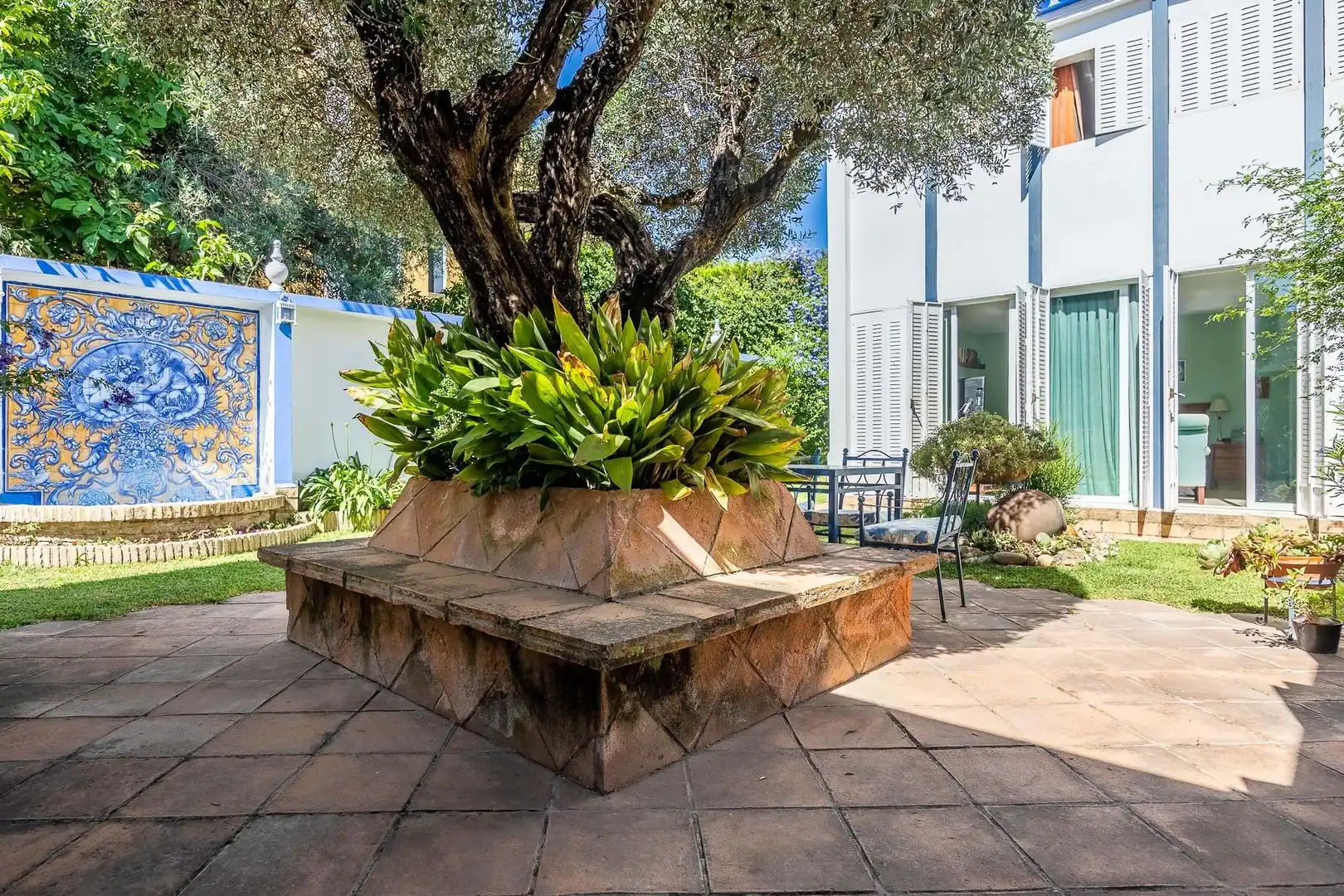 Terrasse von Haus oder Chalet zum Verkauf in Tomares mit Klimaanlage, Heizung und Privatgarten