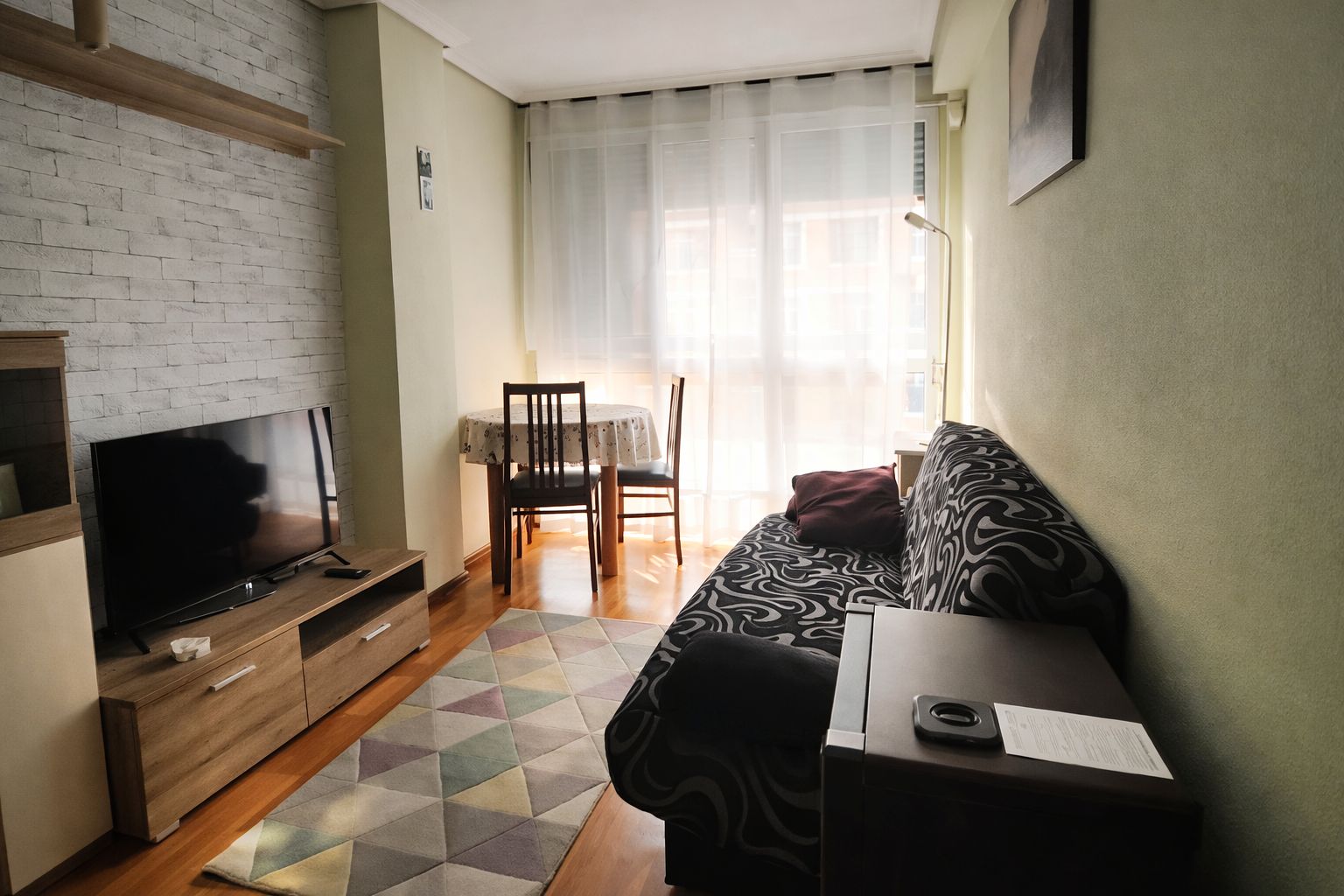 Sala d'estar de Pis de lloguer en Santander amb Moblat i Forn