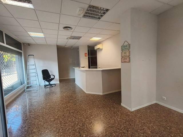 Local comercial en Alquiler en Torrefiel