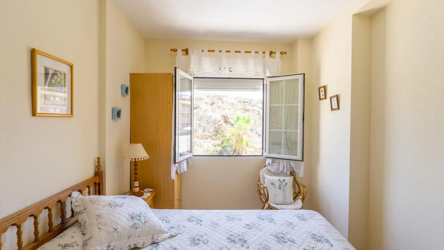 Habitación de Casa adosada en venta en Santa Pola con Terraza, Piscina y Amueblado