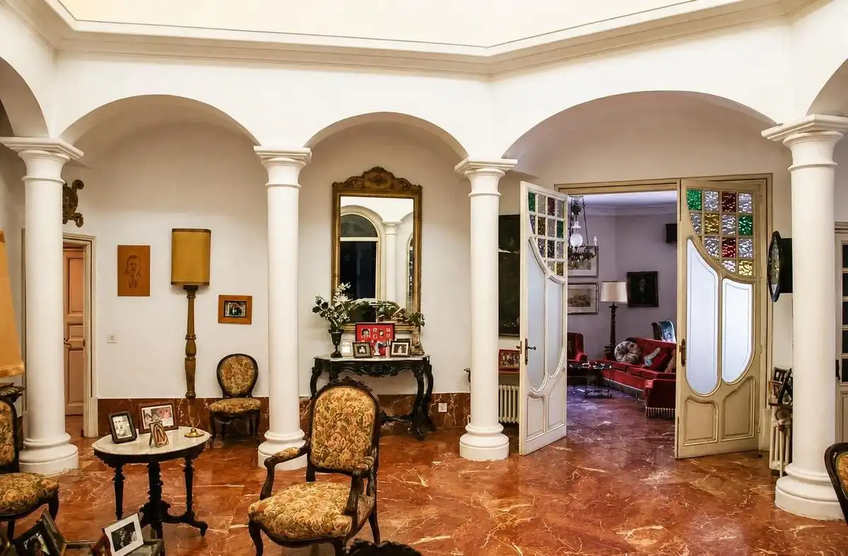House with terrace for sale in Plaza General Vives