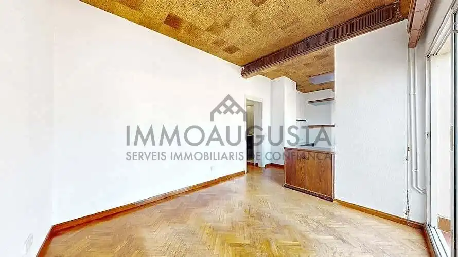 Vista exterior de Pis en venda en Barcelona amb Parquet i Terrassa