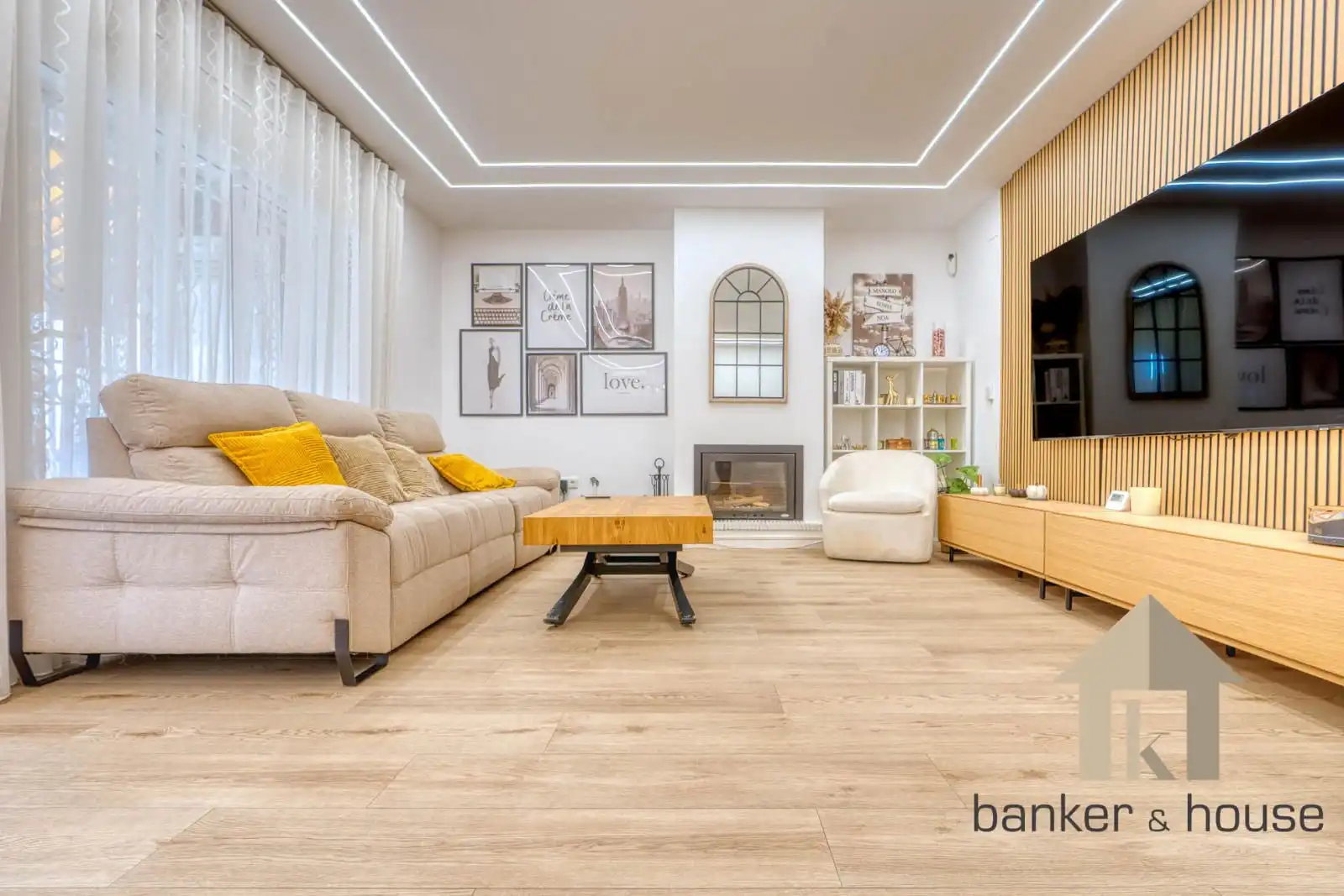 Living room of Detached homes for sale in Cerdanyola del Vallès  with Air Conditioner, Heating and Private garden