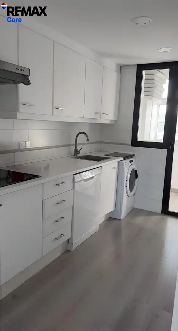 Cocina de Dúplex en venta en Sotogrande con Aire acondicionado, Calefacción y Jardín privado