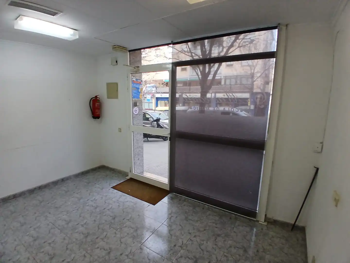 Commercial properties for rent in Santa Coloma de Gramenet  with Air Conditioner, Heating and Terrace