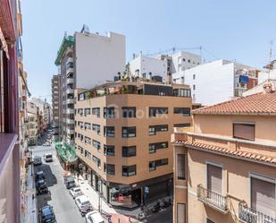 Vista exterior de Pis en venda en Alicante / Alacant amb Calefacció, Terrassa i Moblat