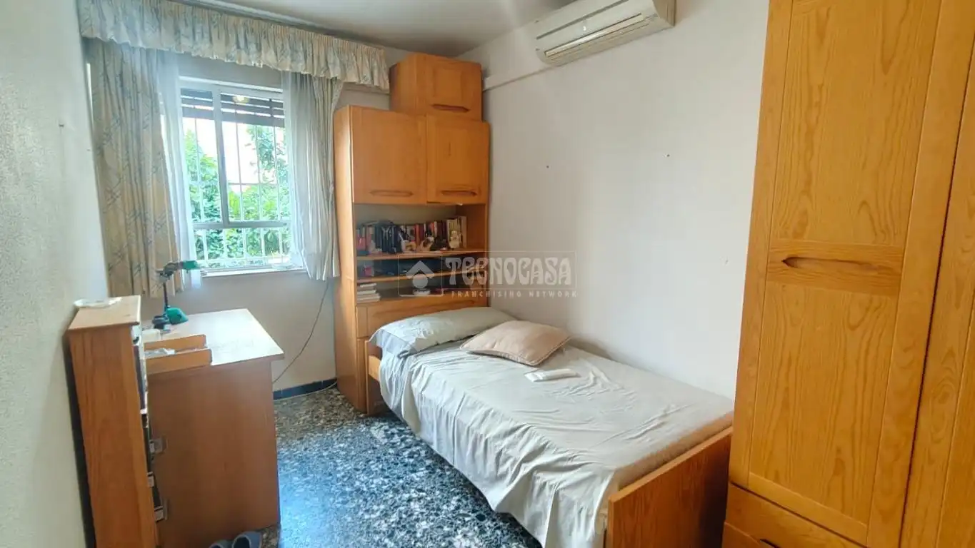 Bedroom of Flat for sale in Sevilla