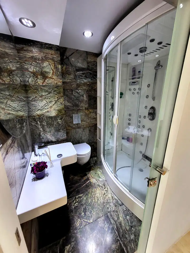 Baño de Piso de alquiler en Vigo  con Amueblado, Horno y Lavadora