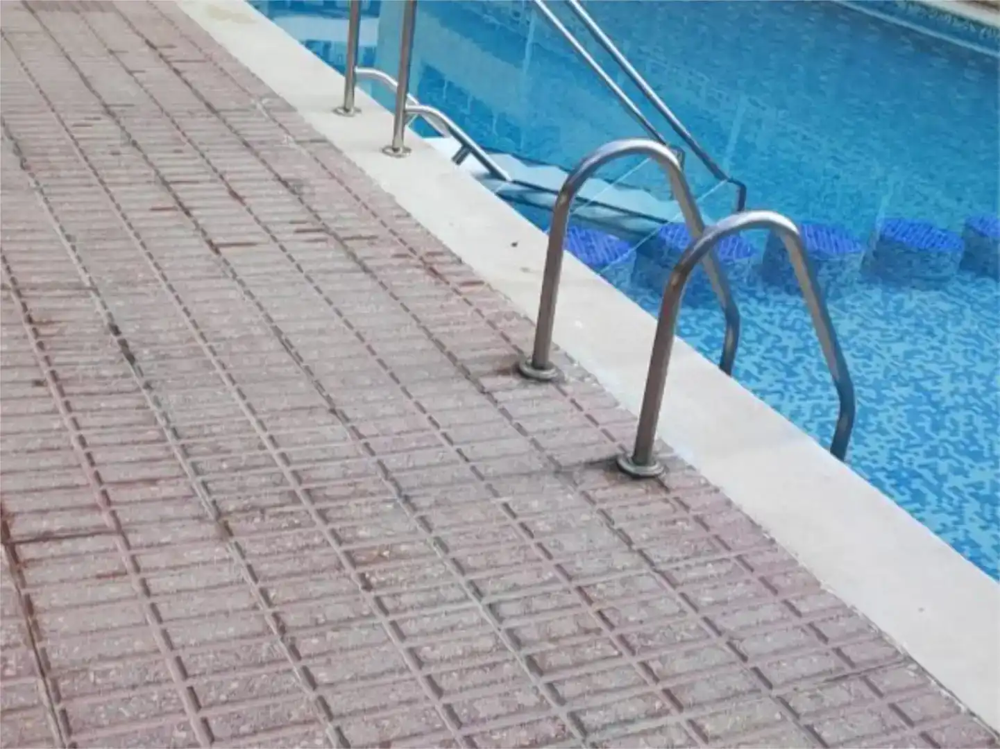 Schwimmbecken von Wohnung zur Miete in Cullera mit Schwimmbad und Balkon