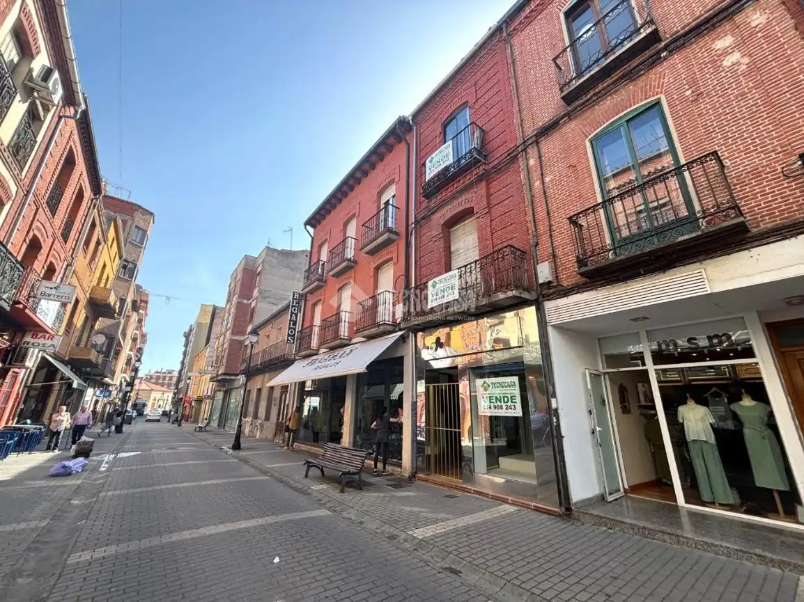 Vista exterior de Edifici en venda en Medina del Campo