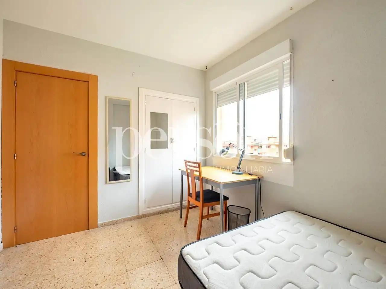 Habitación de Piso de alquiler en Valencia con Aire acondicionado, Amueblado y Balcón