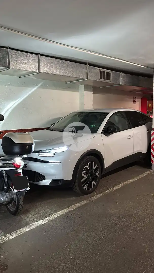 Parking de Piso en venta en Barcelona con Aire acondicionado, Calefacción y Balcón