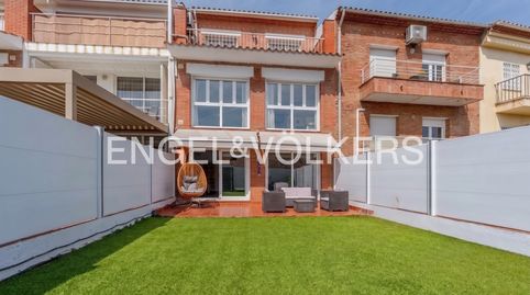 Luminosa casa adosada con vistas panorámicas al mar y jardín privado en la Fornaca, Vilassar de Dalt