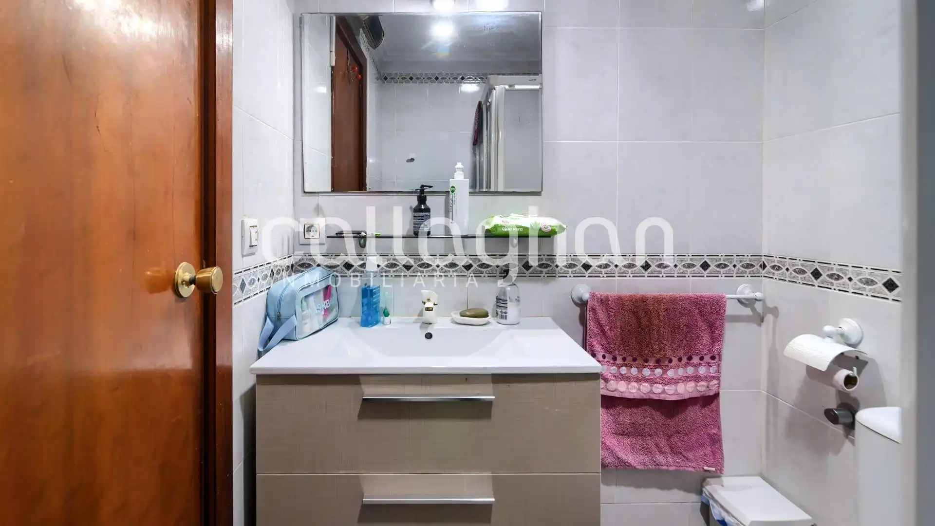 Bathroom of Flat for sale in Silla  with Air Conditioner, Heating and Balcony