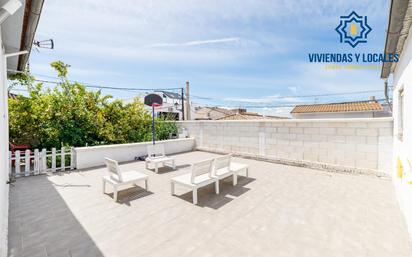 Terrassa de Casa adosada en venda en Peligros amb Aire condicionat i Jardí privat