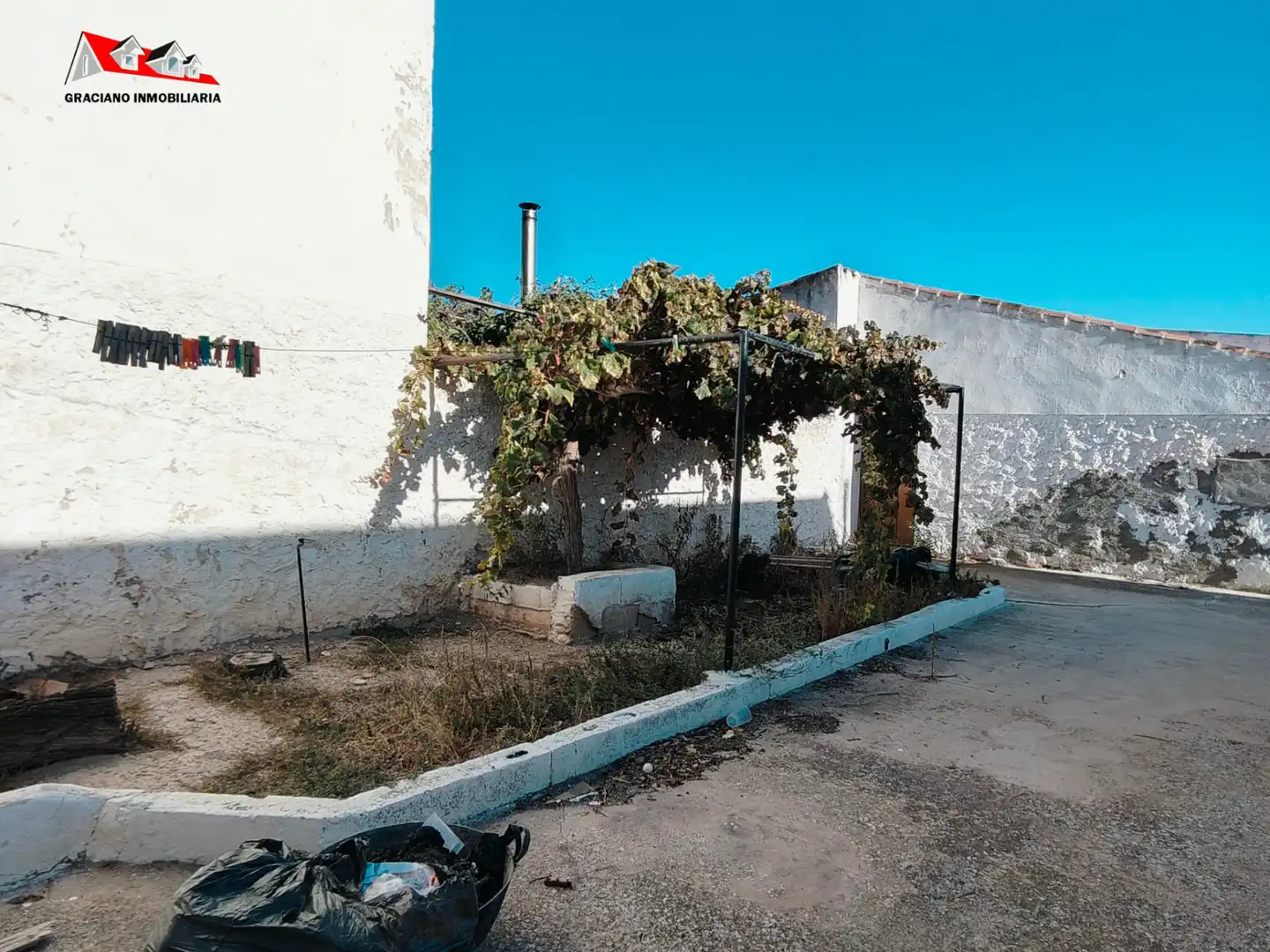 Vista exterior de Casa adosada en venda en Albacete amb Terrassa, Moblat i Forn