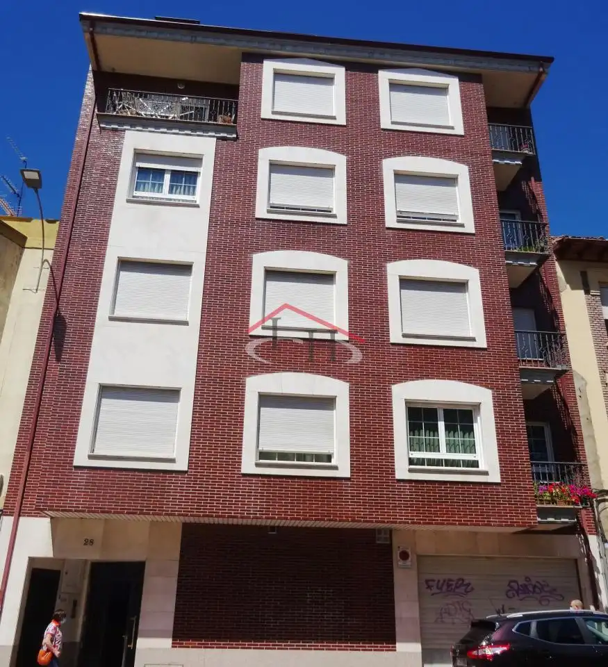Außenansicht von Wohnung zur Miete in León Capital  mit Heizung, Parkett und Terrasse