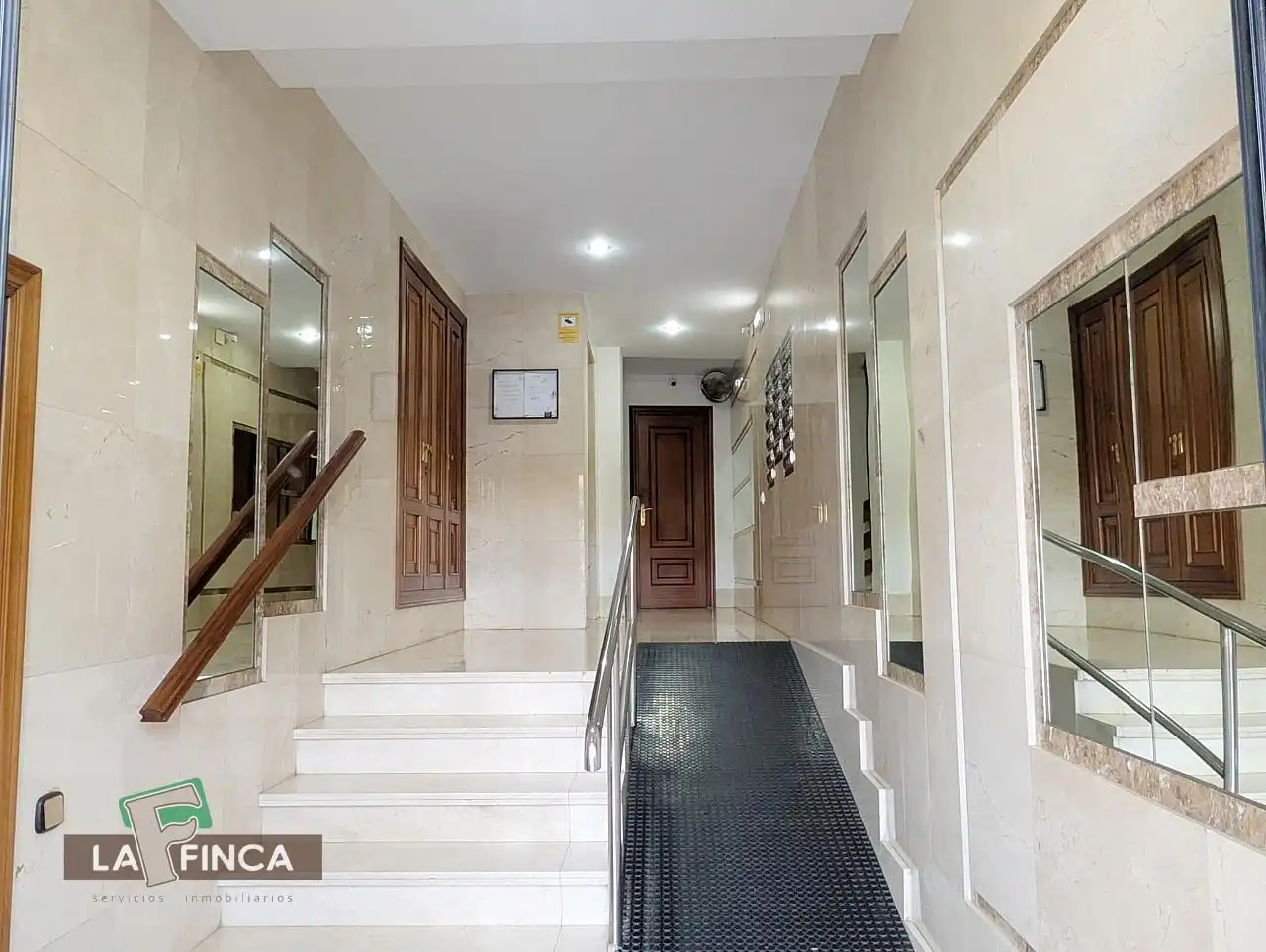 Pis en venda en Oviedo  amb Calefacció, Parquet i Traster