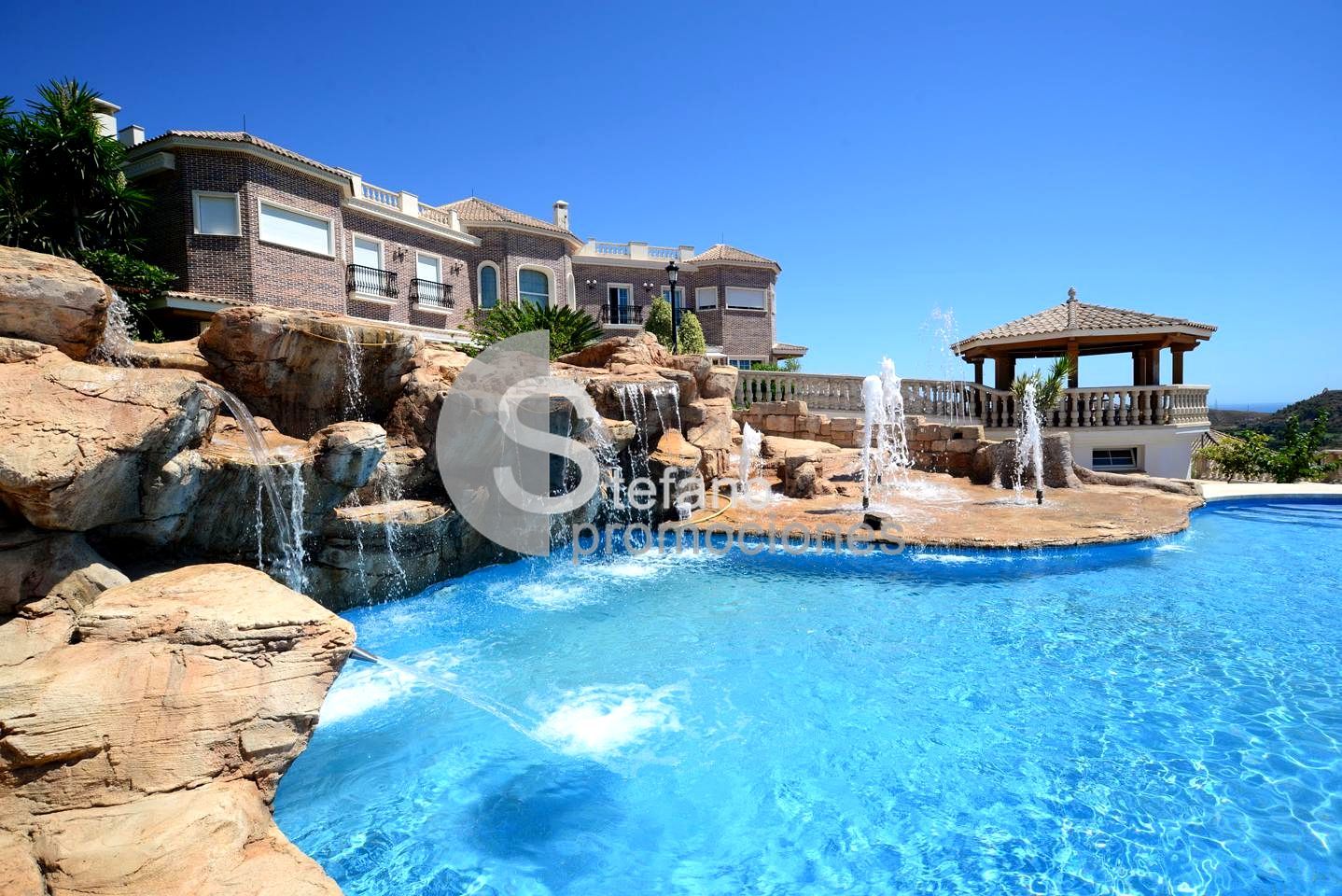Swimming pool of House or chalet for sale in Málaga Capital  with Air Conditioner, Heating and Private garden