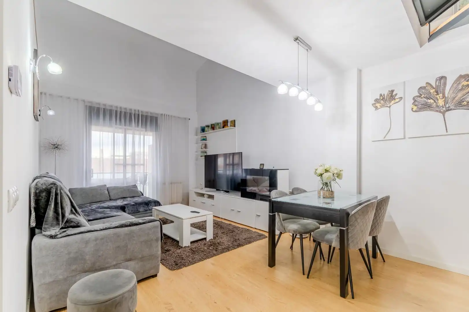 Wohnzimmer von Wohnung zum Verkauf in Salt mit Klimaanlage, Heizung und Terrasse