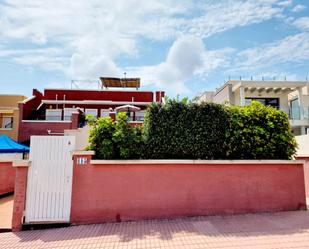 Vista exterior de Casa o xalet en venda en Torrevieja amb Aire condicionat, Calefacció i Jardí privat