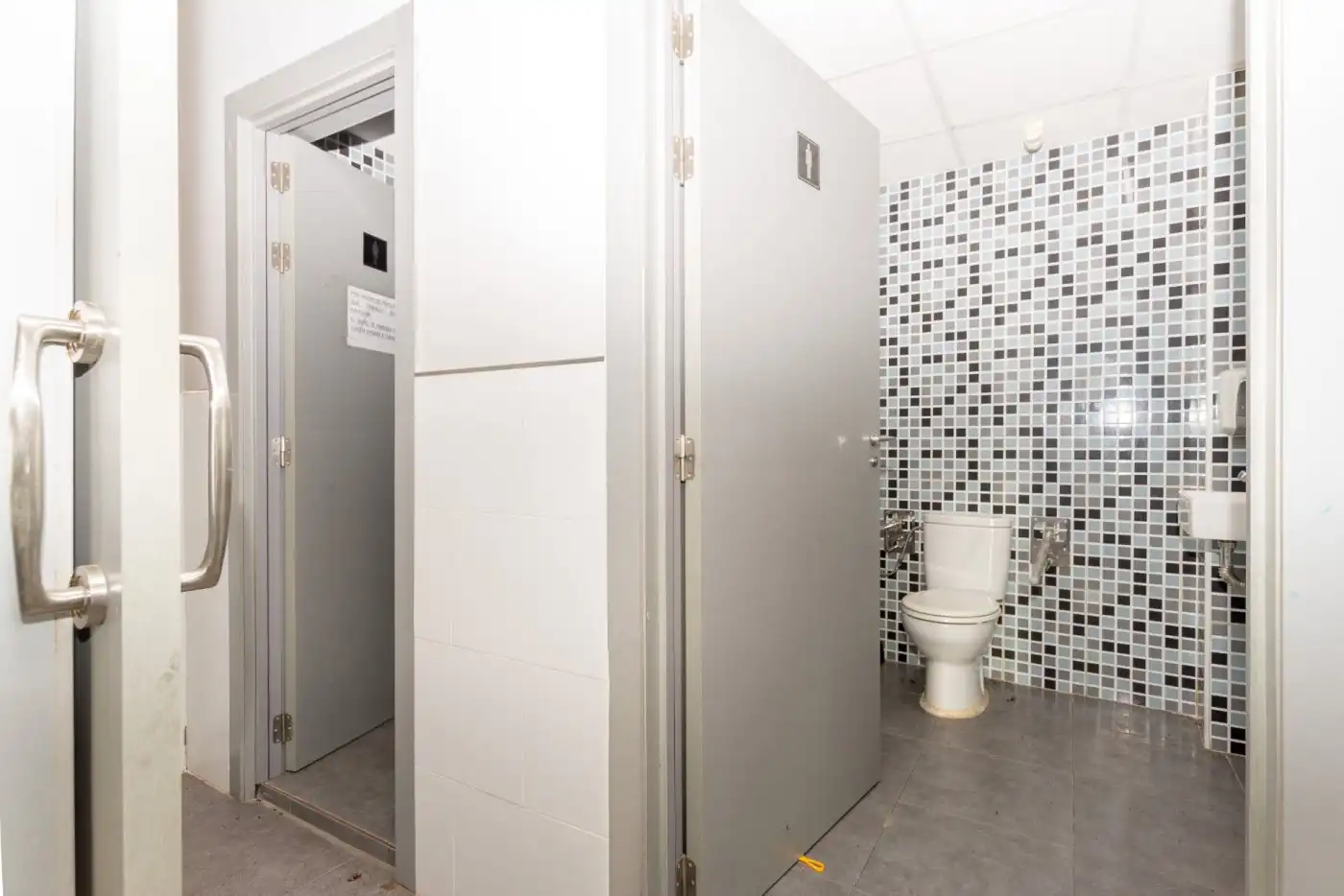 Baño de Local en venta en Torrent con Aire acondicionado y Terraza