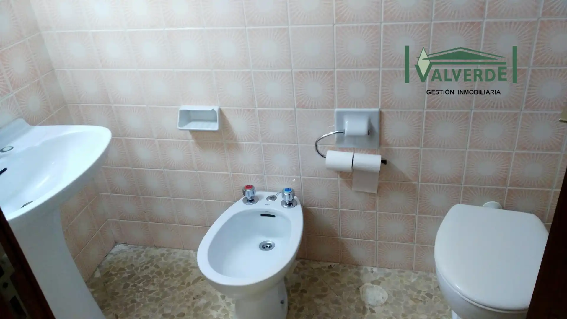 Bany de Pis de lloguer en Granada amb Calefacció, Terrassa i Moblat