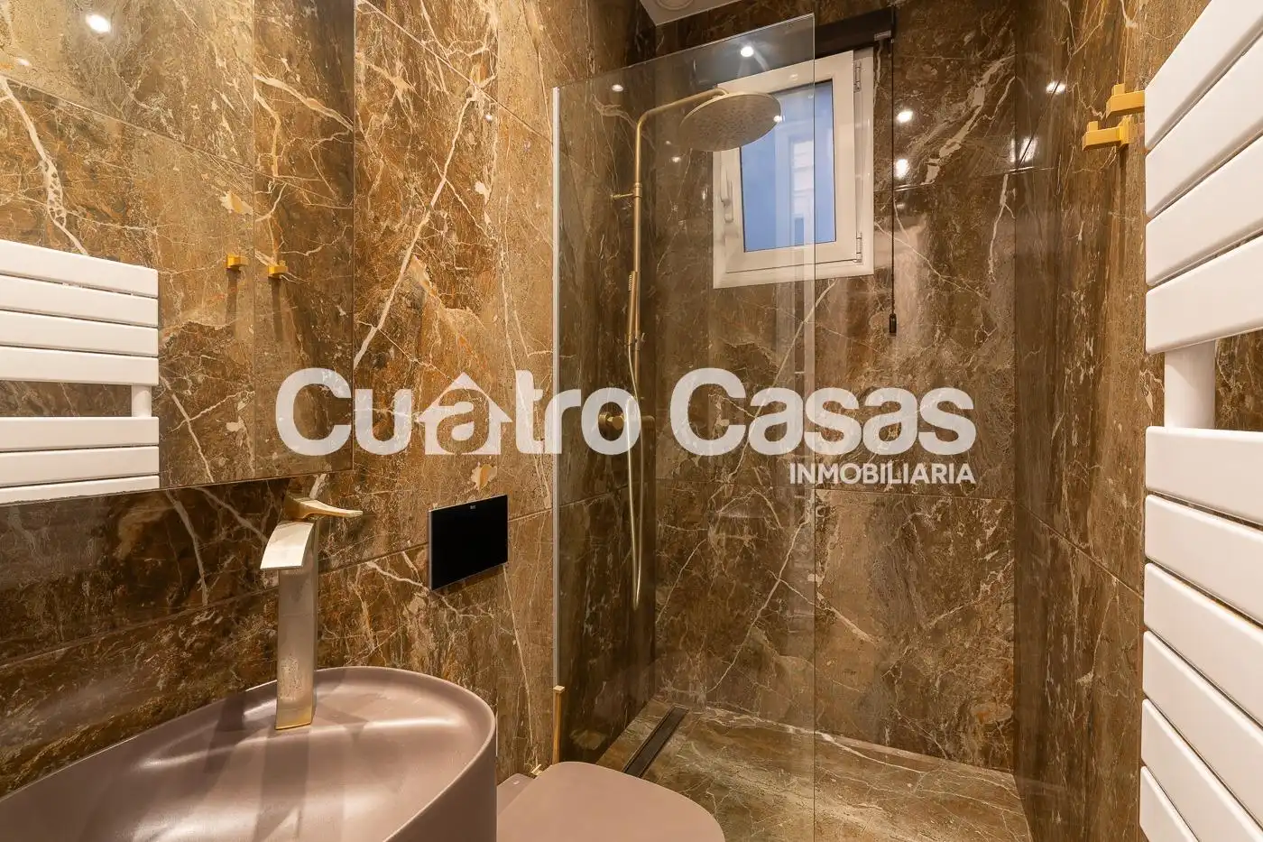 Baño de Piso en venta en Barcelona con Aire acondicionado, Amueblado y Balcón