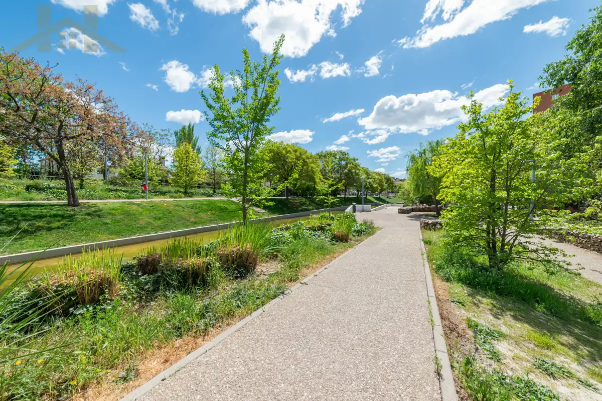 Außenansicht von Wohnung zum Verkauf in Rivas-Vaciamadrid mit Heizung, Terrasse und Abstellraum