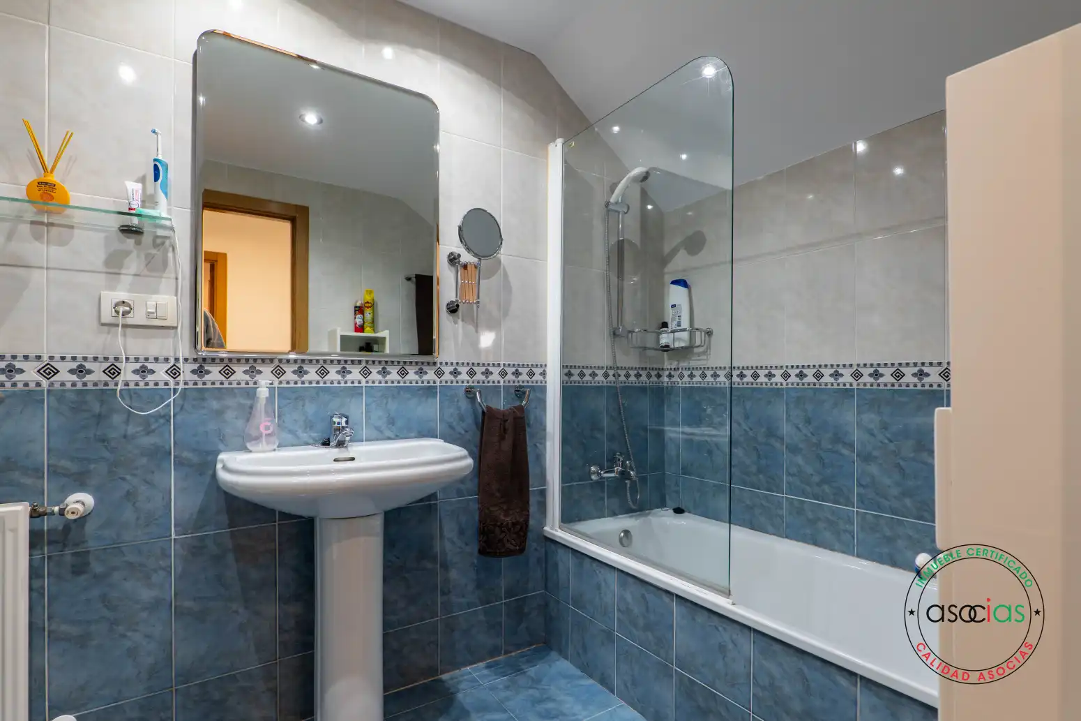 Baño de Piso en venta en Gijón  con Calefacción, Parquet y Trastero
