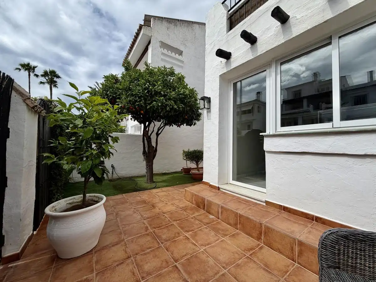 Jardí de Casa adosada en venda en Marbella amb Aire condicionat, Jardí privat i Terrassa