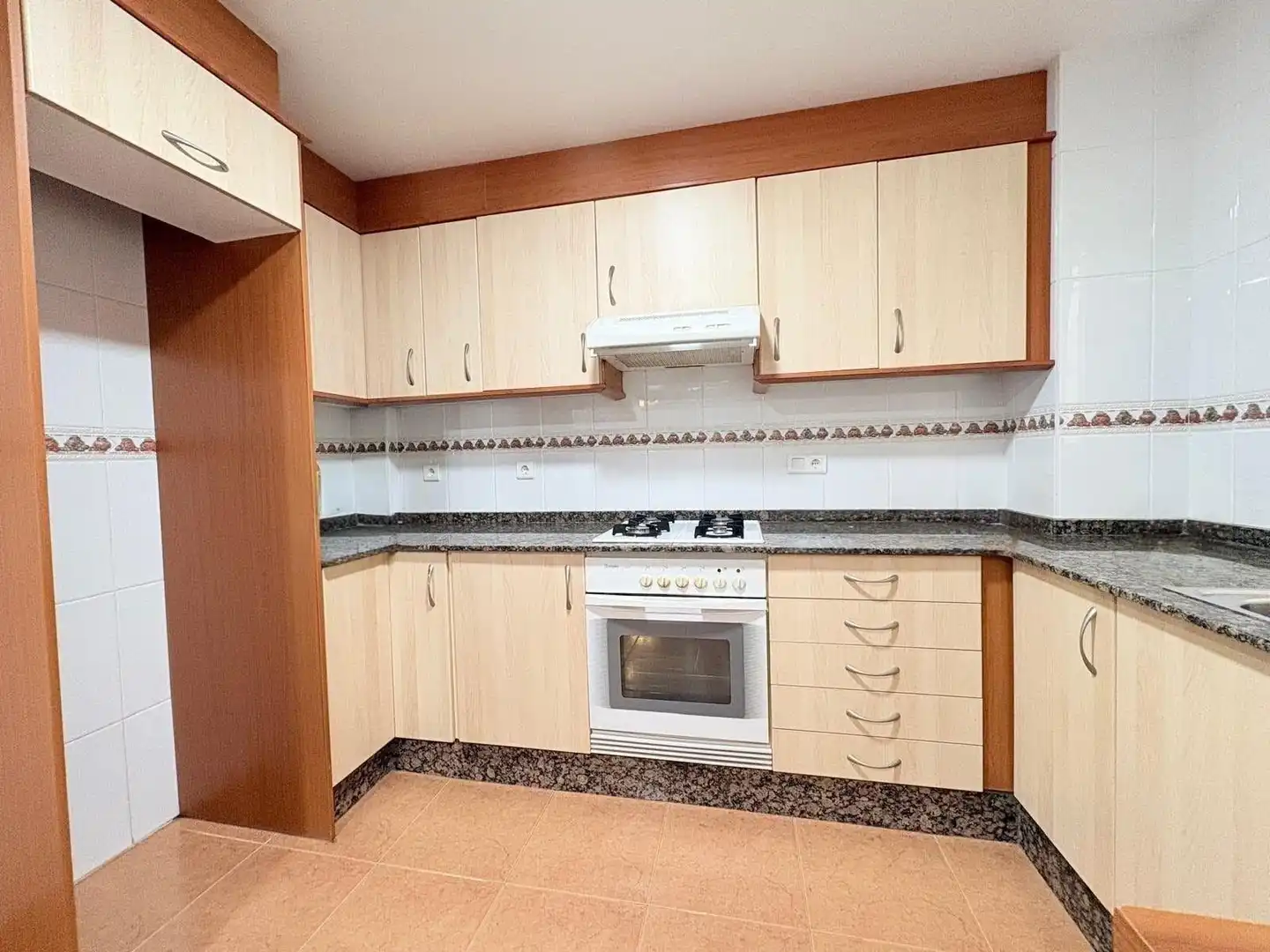 Küche von Wohnung zum Verkauf in Albal mit Klimaanlage, Abstellraum und Balkon
