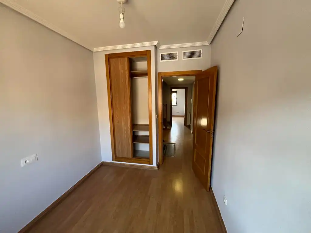 Dormitori de Casa o xalet de lloguer en Albacete amb Calefacció, Parquet i Terrassa