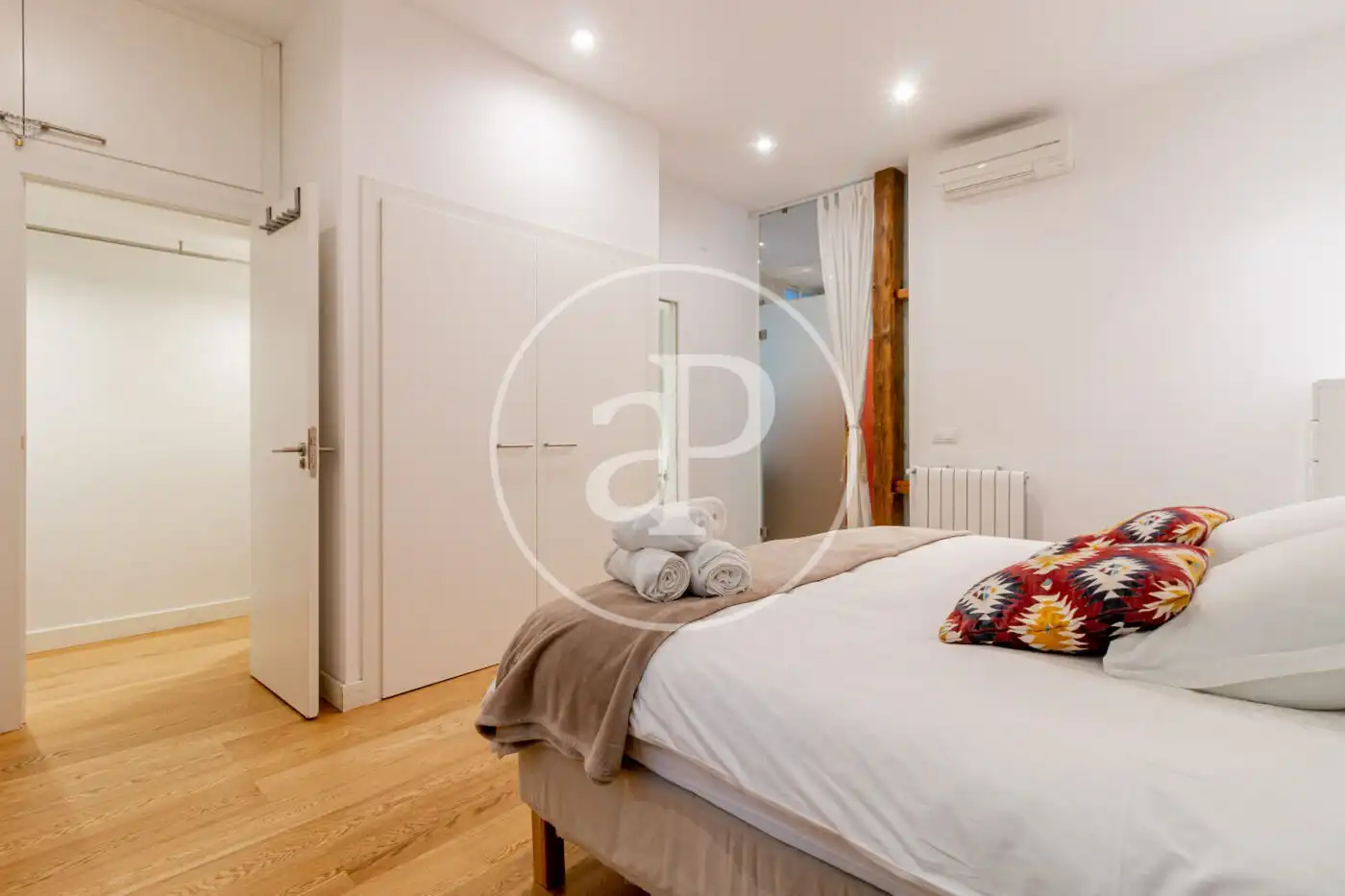 Schlafzimmer von Wohnung zur Miete in Madrid mit Klimaanlage, Heizung und Möbliert