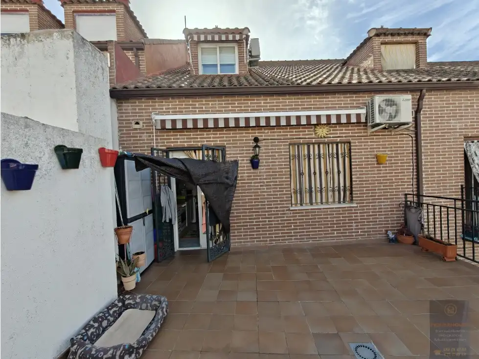 Vista exterior de Dúplex en venta en Valmojado con Aire acondicionado y Terraza