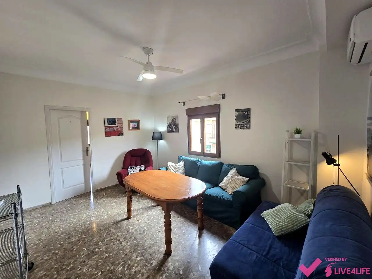 Living room of Flat for rent in Sevilla  with Air Conditioner, Terrace and Furnished