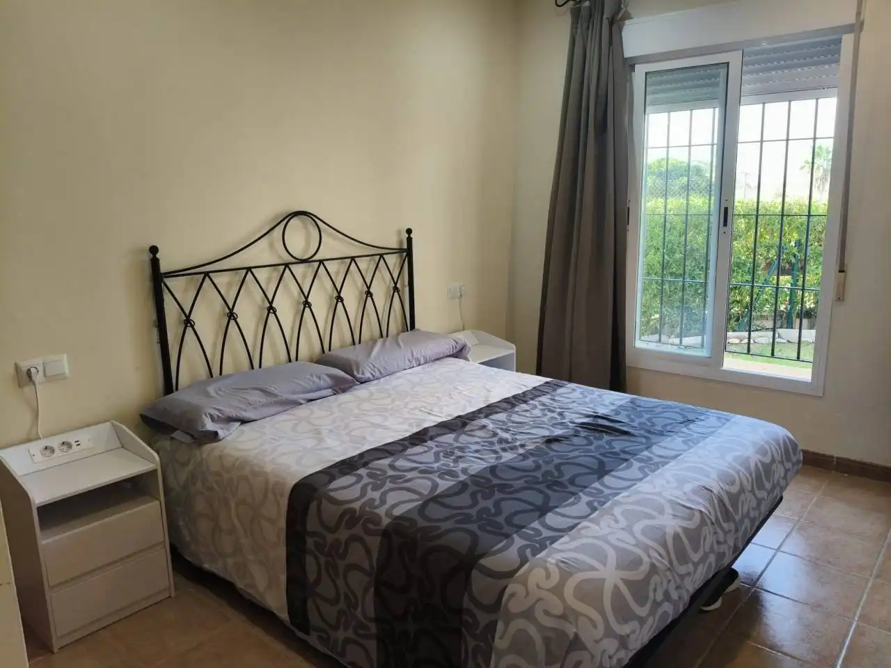 Habitación de Piso de alquiler en Vera con Aire acondicionado, Terraza y Piscina comunitaria