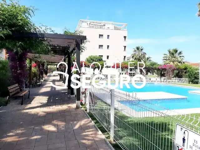 Piscina de Pis de lloguer en Dénia amb Aire condicionat, Terrassa i Traster