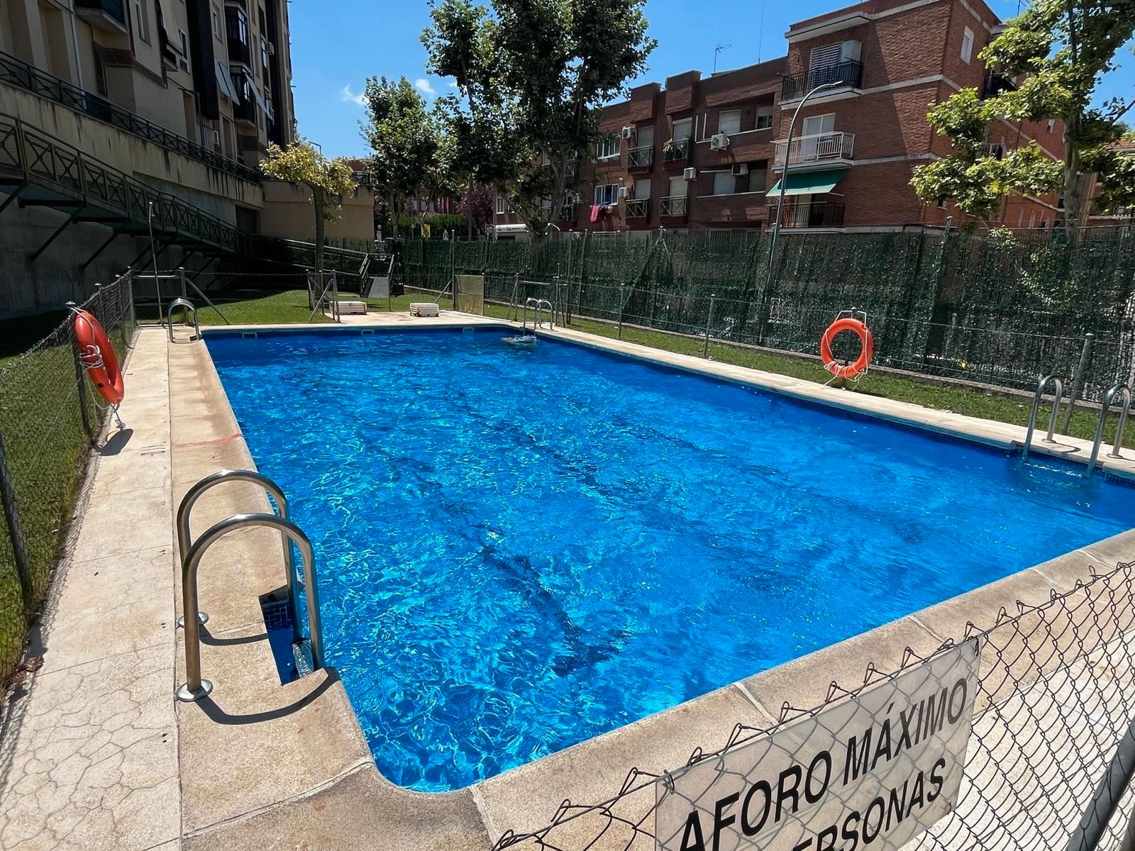 Swimming pool of Flat for sale in Arganda del Rey  with Air Conditioner, Heating and Storage room