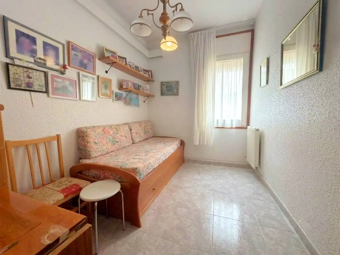 Habitación de Ático en venta en L'Hospitalet de Llobregat con Calefacción, Terraza y Horno
