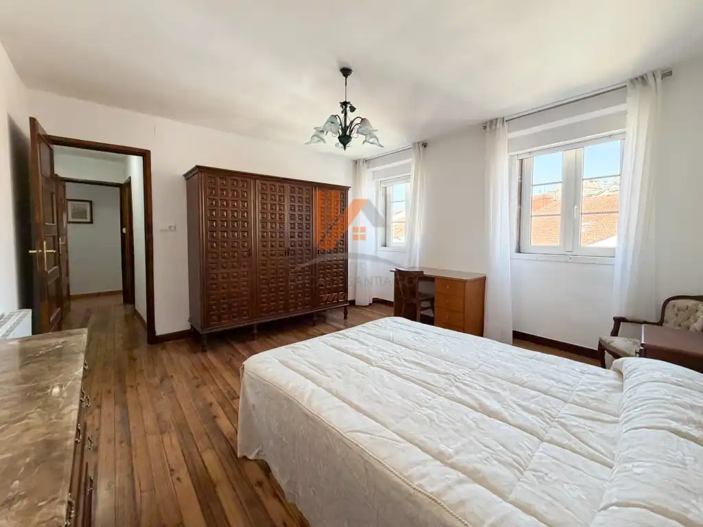 Habitación de Piso en venta en Santiago de Compostela  con Horno