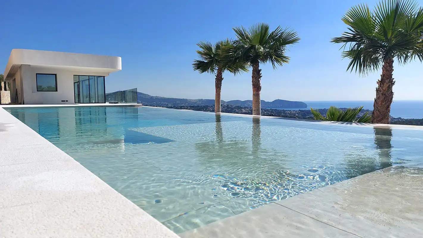Chalet con piscina en venta en La Fustera