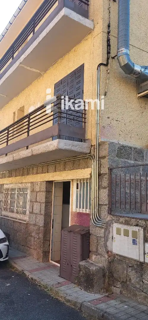 Exterior view of Buildings for sale in Peguerinos