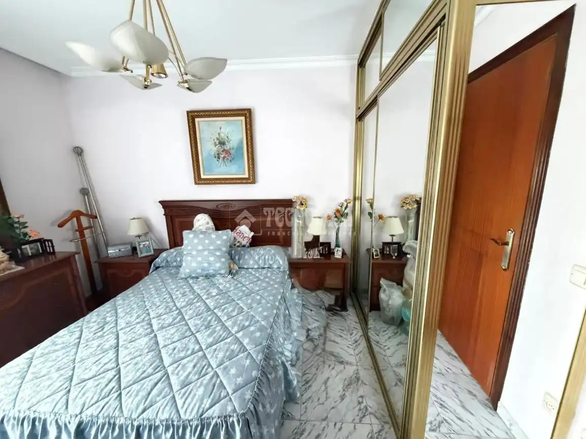 Bedroom of Flat for sale in Sevilla  with Air Conditioner