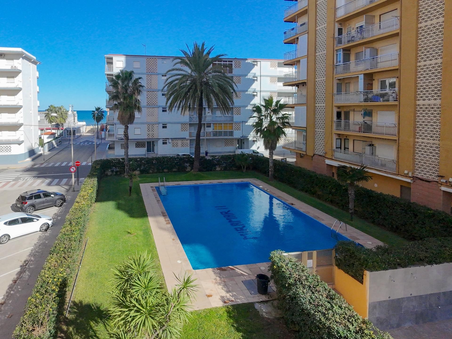 Piscina de Apartament en venda en Miramar amb Jardí privat, Terrassa i Moblat